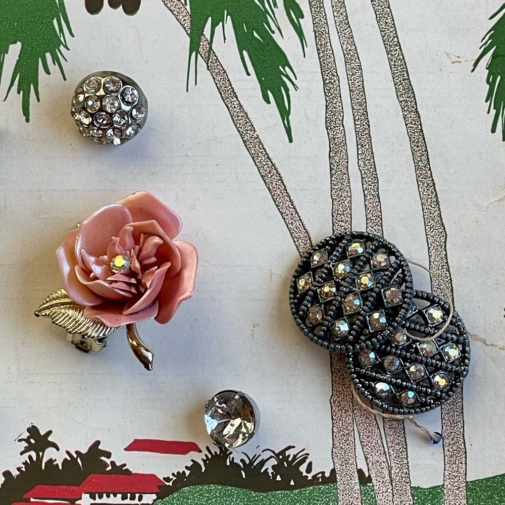 Vintage buttons single earrings pendant locket crafts! - Picture 2 of 12